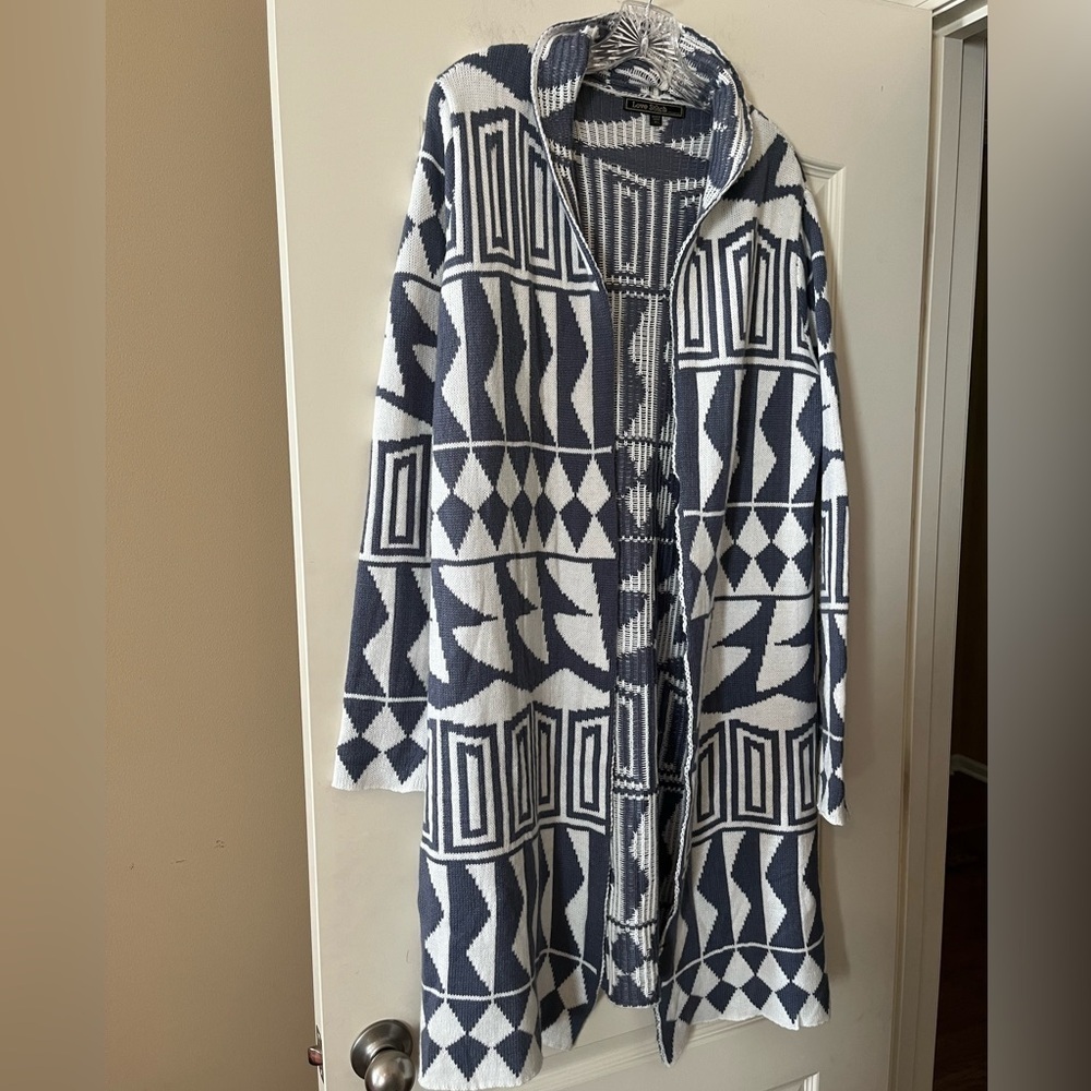 Love Stitch Acrylic Geometric Patterned Blue and White Long Cardigan Size M/L - Picture 1 of 15